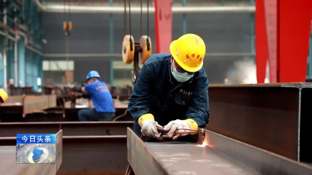 融媒走基層?進(jìn)企業(yè)看發(fā)展丨新東方鋼構(gòu):建設(shè)新廠房 助力新發(fā)展 融媒走基層?進(jìn)企業(yè)看發(fā)展丨新東方鋼構(gòu):建設(shè)新廠房 助力新發(fā)展