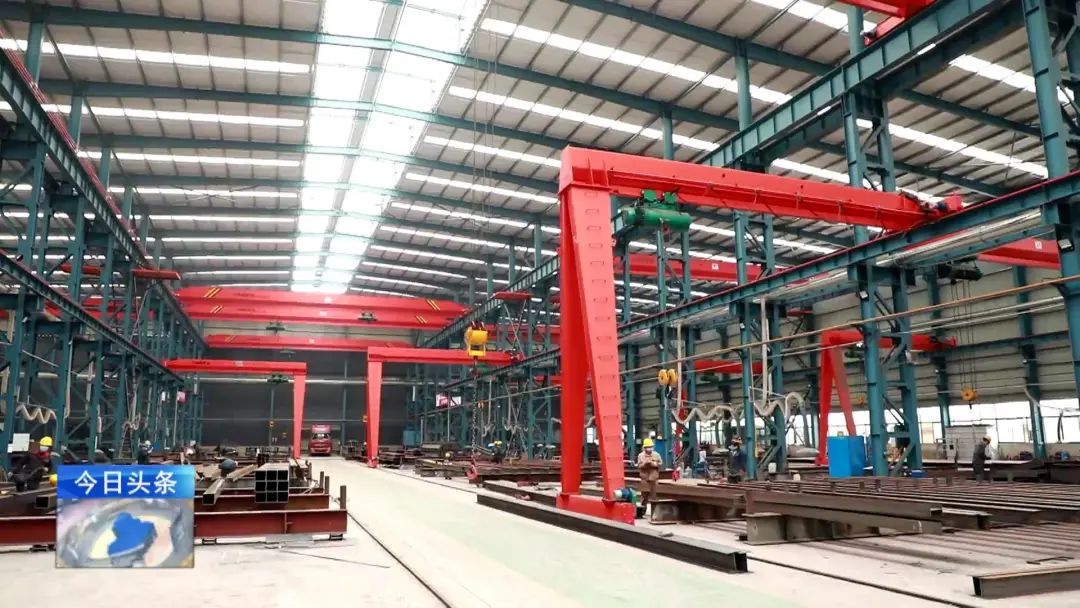 融媒走基層?進(jìn)企業(yè)看發(fā)展丨新東方鋼構(gòu):建設(shè)新廠房 助力新發(fā)展 融媒走基層?進(jìn)企業(yè)看發(fā)展丨新東方鋼構(gòu):建設(shè)新廠房 助力新發(fā)展