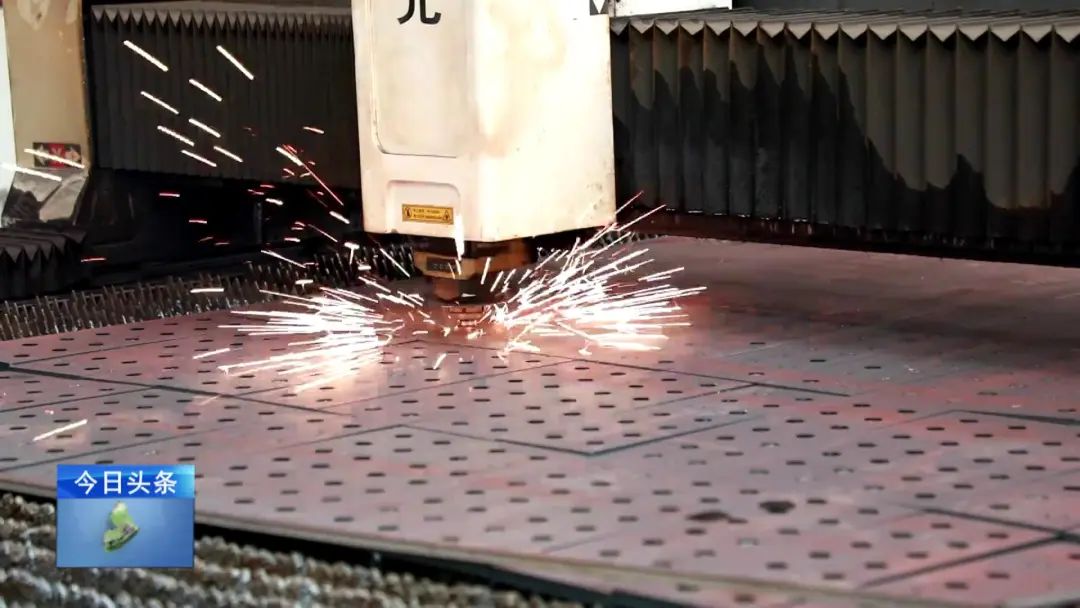 融媒走基層?進(jìn)企業(yè)看發(fā)展丨新東方鋼構(gòu):建設(shè)新廠房 助力新發(fā)展 融媒走基層?進(jìn)企業(yè)看發(fā)展丨新東方鋼構(gòu):建設(shè)新廠房 助力新發(fā)展