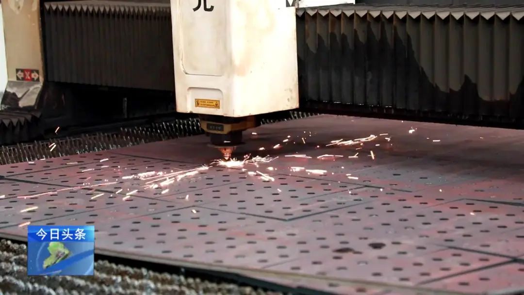 融媒走基層·進企業(yè)看發(fā)展丨新東方鋼構:向著先進制造邁出更大步伐 融媒走基層·進企業(yè)看發(fā)展丨新東方鋼構:向著先進制造邁出更大步伐